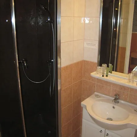 La Renaissance Hotel 2*