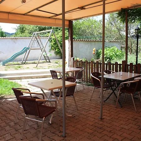 La Renaissance Hotel 2*